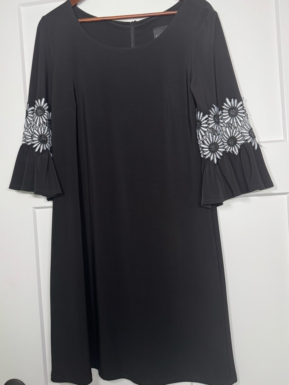 Cartise Black Floral-with White Embroidered Bell Sleeve Dress, Size US 6
